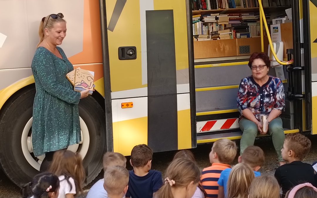 Knjižničarka bibliobusa in Potujoči utrinki
